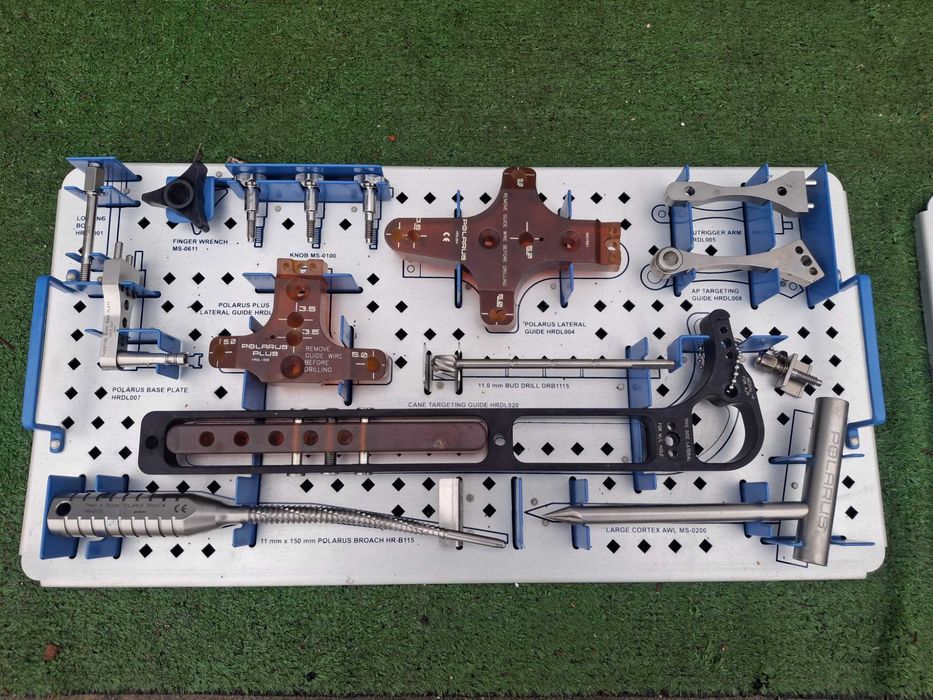 Хирургически инструмент  стабилизиране на фрактури на раменната кост.