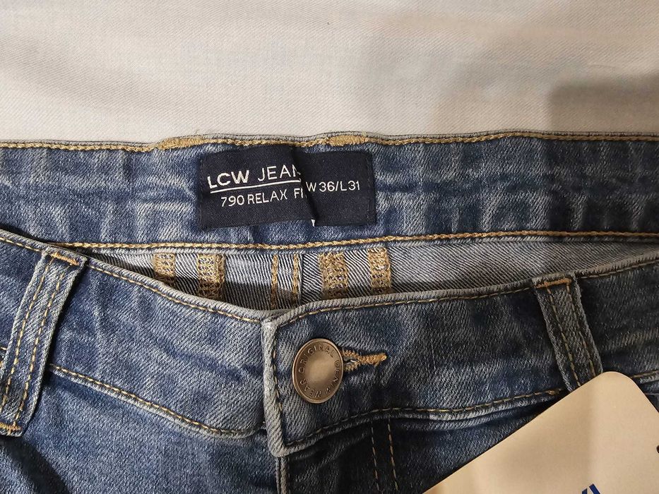 Blugi NOU LC Waikiki