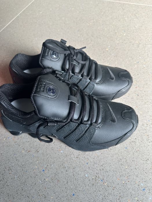 Vand adidasi Nike