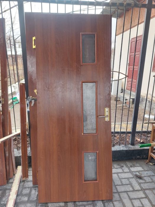 Продаются двери каждая по 3000 тг