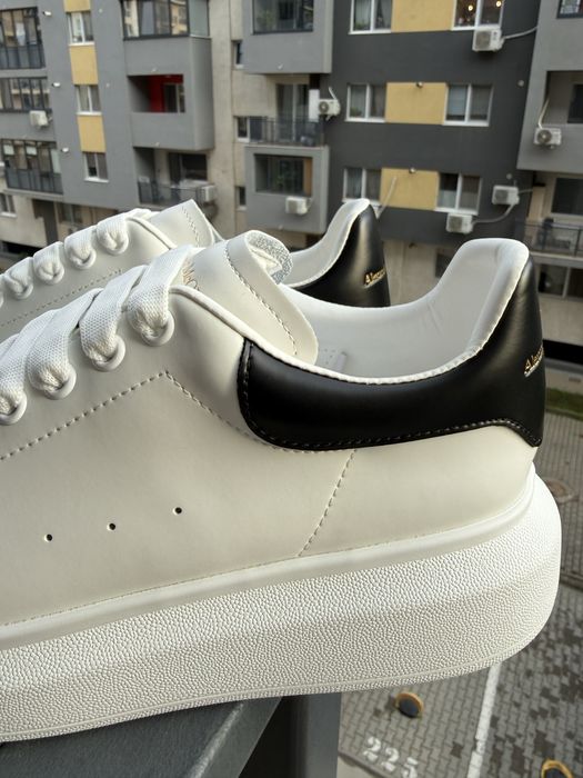 Alexander McQueen White/Black