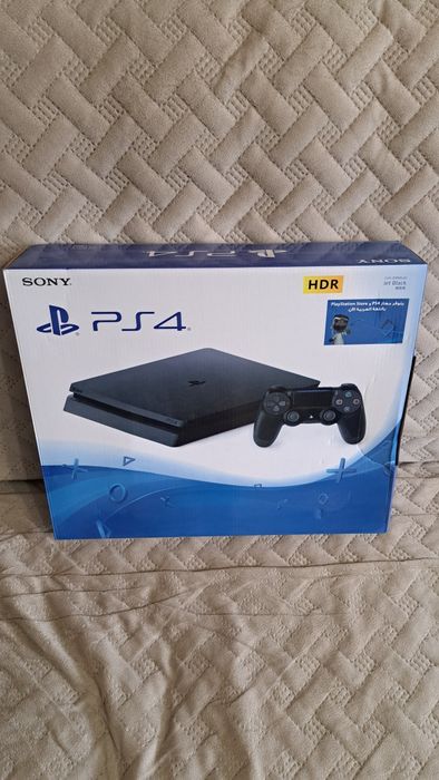 Продаю PS4 Slim, с пломбами и комплектом
