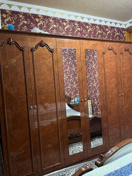 Spalniy mebel shkaf hamasi italyanskiy baroka