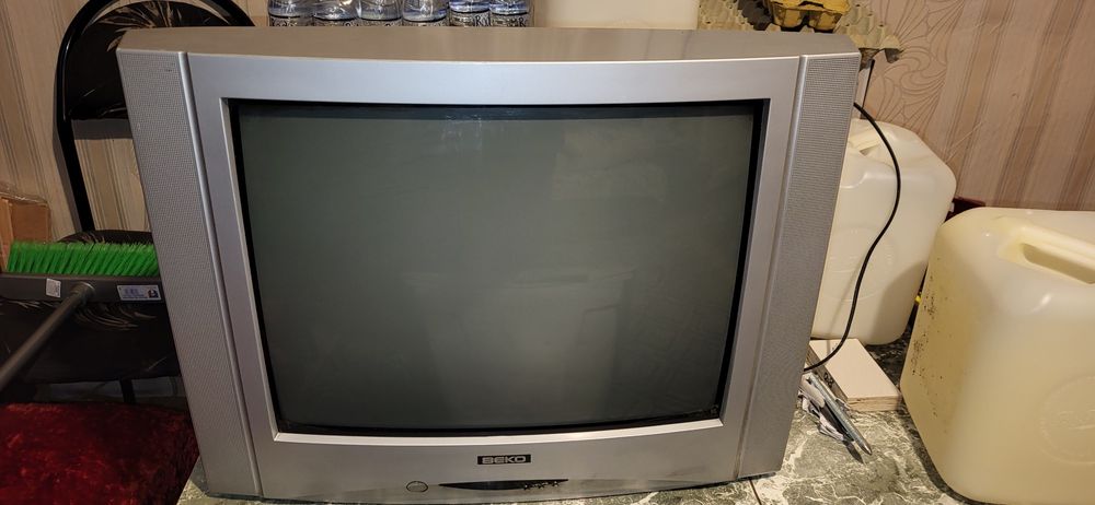 Телевизор BEKO цвят инокс