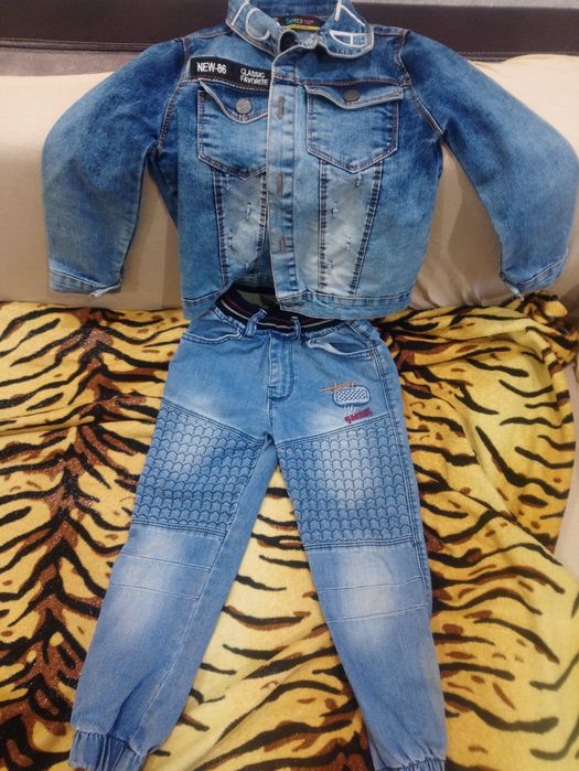 Продам детский джинсовый костюм