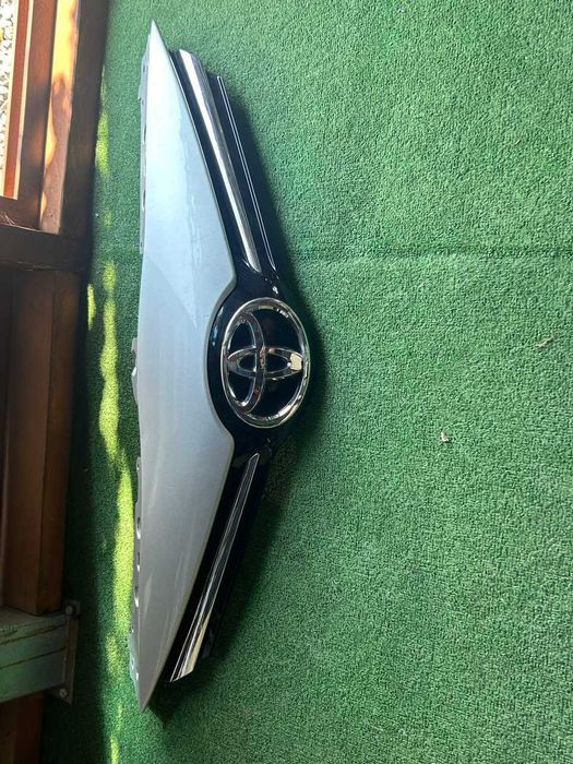 решетка с емблема Toyota Avensis t27 модел 2015-2019 г. #536SA