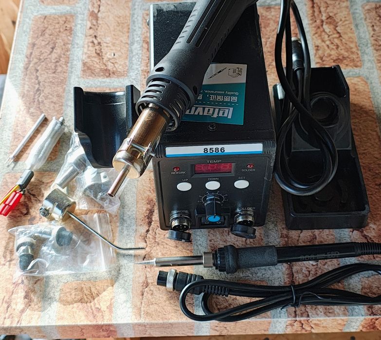 Stație de lipit + aer cald 2 în 1 – Model 8586 (Rework + Soldering)