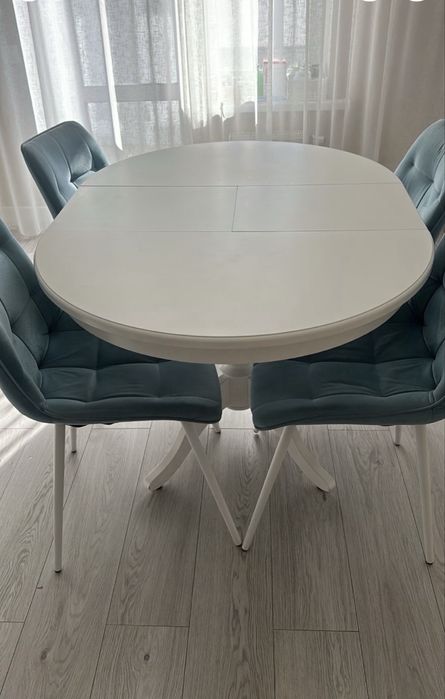 Продам столь и 4 стула