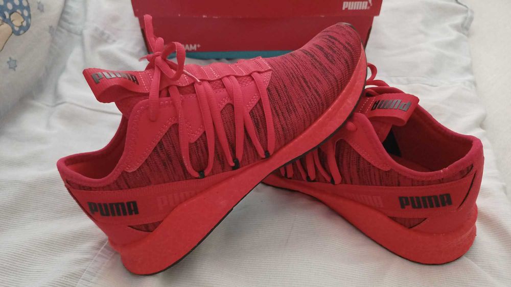 Маратонки Puma.