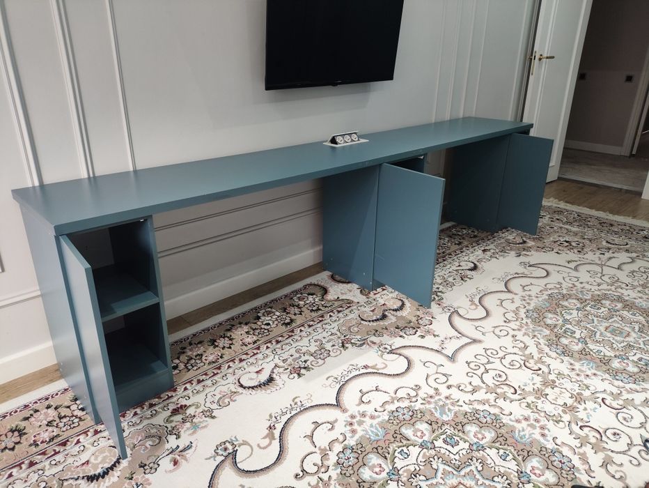 Стол с 3 тумбочками