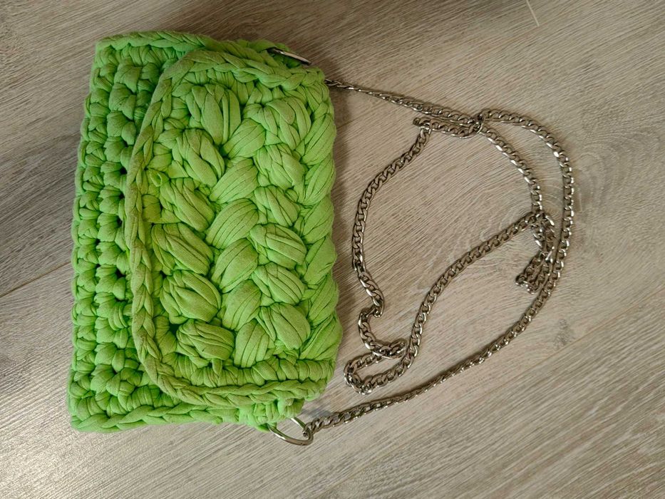 Дамски чанти Guess,Stradivarius,Balenciaga