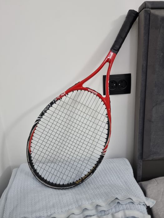 Продаю теннисную ракетку с чехлом