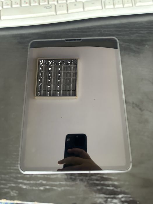 iPad Pro 11 256gb - заключен с icloud