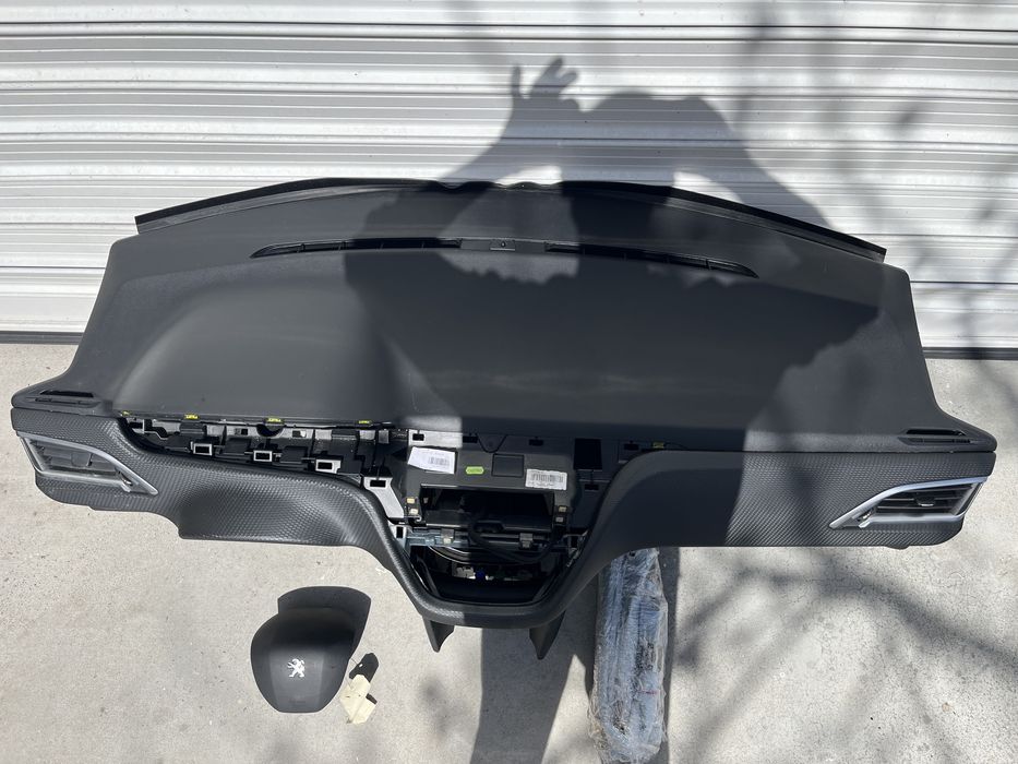 Peugeot Пежо 208 2008 facelift  airbag еърбеци табло завеси
