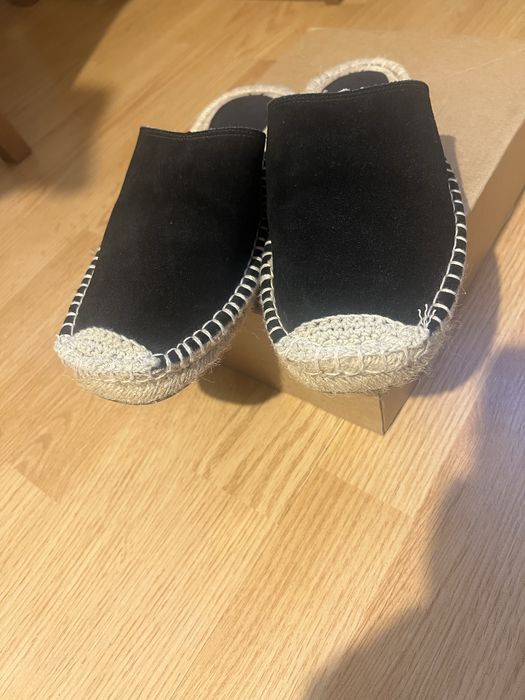 Saboti din piele intoarsa Oysho