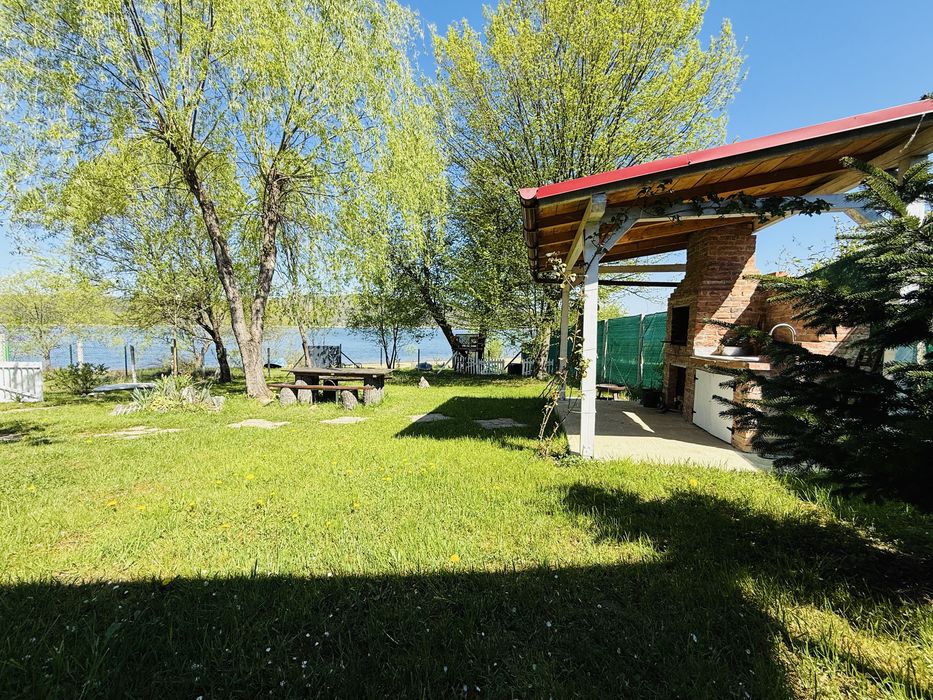 Închiriez casă de vacanță la Lacul Surduc, cu ieșire directă la lac