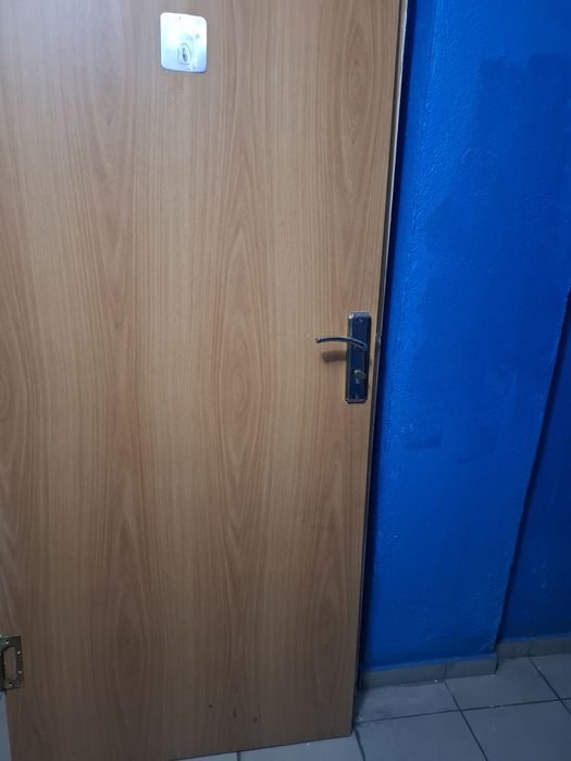 Продаю дверь состояние хоршие