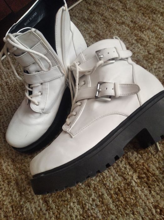 Кубинки и маратонки н.37 само за 10лв. всичко