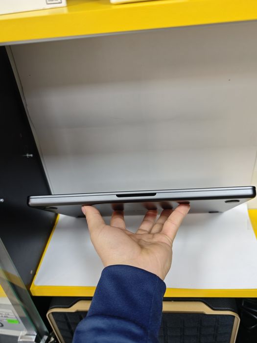 MacBook  M3Pro 18 ram 512 Gb