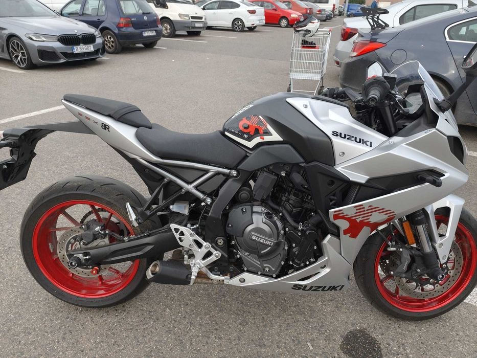 Vand Suzuki GSX-8R an 2024, garantie 2028 cu doar 1573km