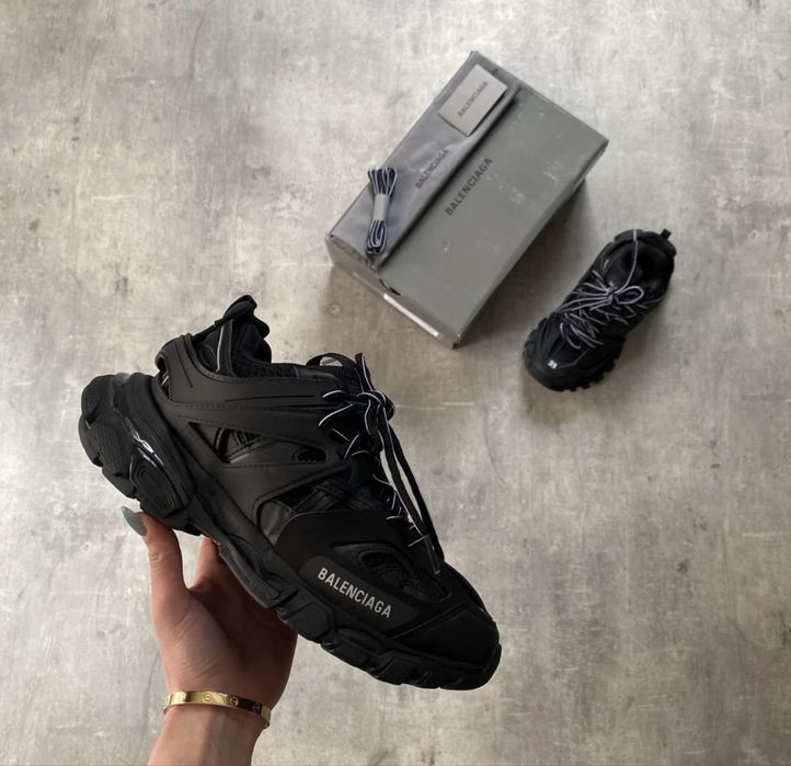 Balengiaga trak black