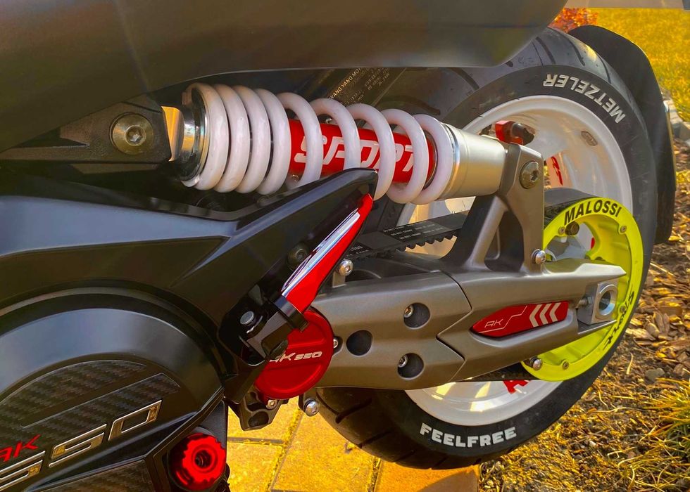 kymco ak550 akrapovic