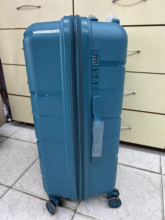 Нов Среден куфар полипропилен