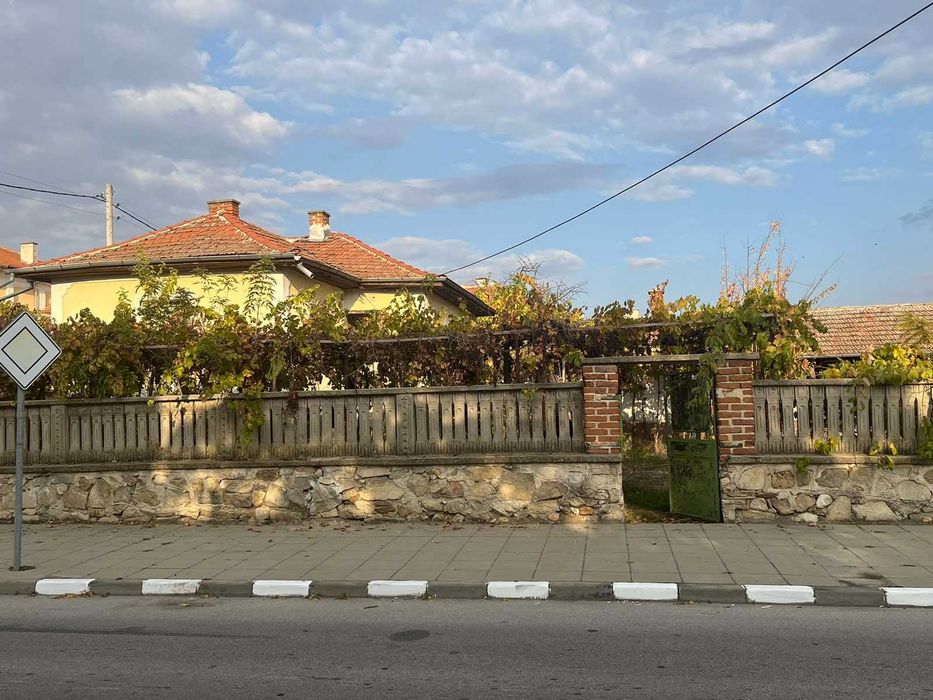 Продава се: Къща РЗП 140 кв.м, двор 675 кв.м, с.Старо Железаре