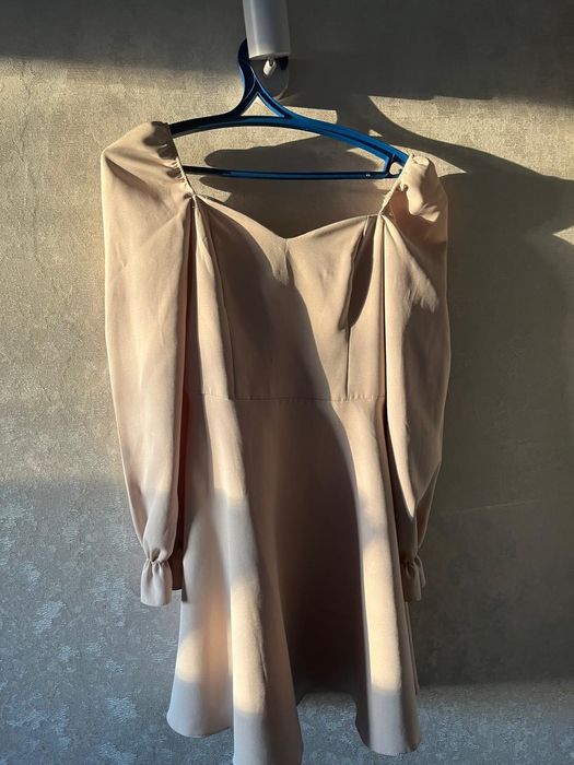 Продам платья, по 4000