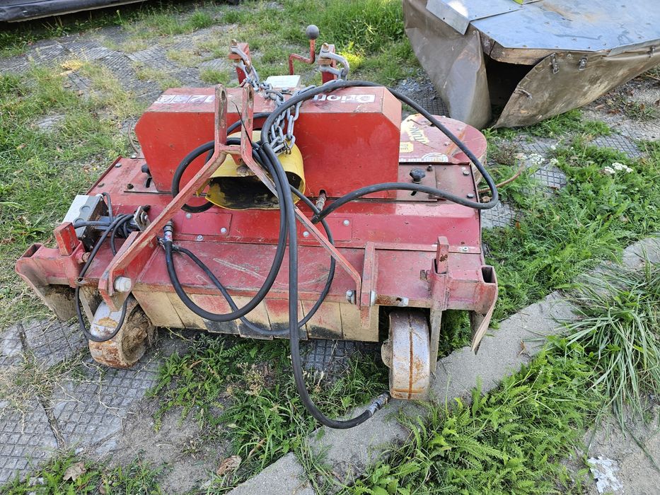 Откланяща се немска косачка мулчер