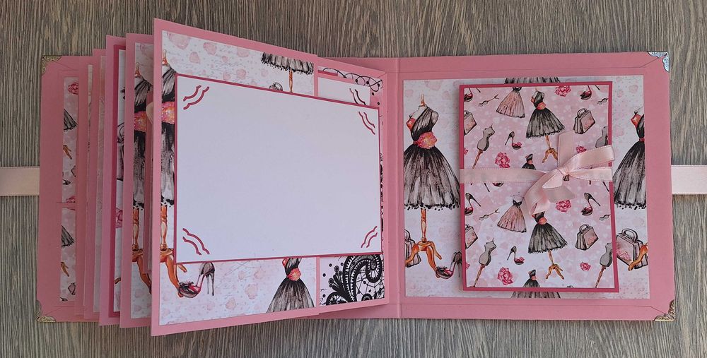 Албум за снимки "Малка, черна рокля" в розово, ръчна изработка /33.22