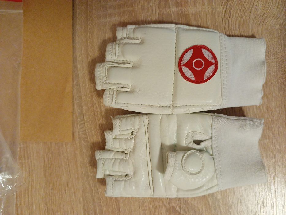 Продам шлем и перчатки киокушинкай карате