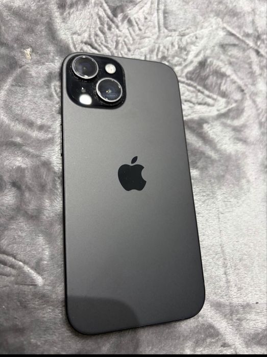 Iphone 15 arata foarte bine