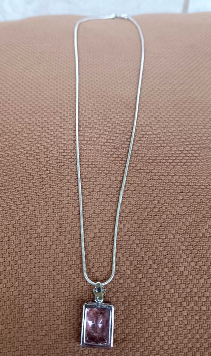 Сребърно колие с естествен камък