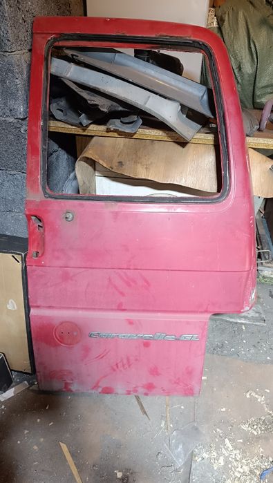 Продам двери бус Т4 каравелла