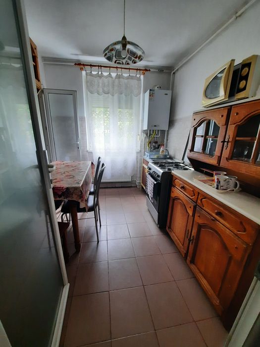 Vând apartament 2 camere 60mp, et. 4/4 uta