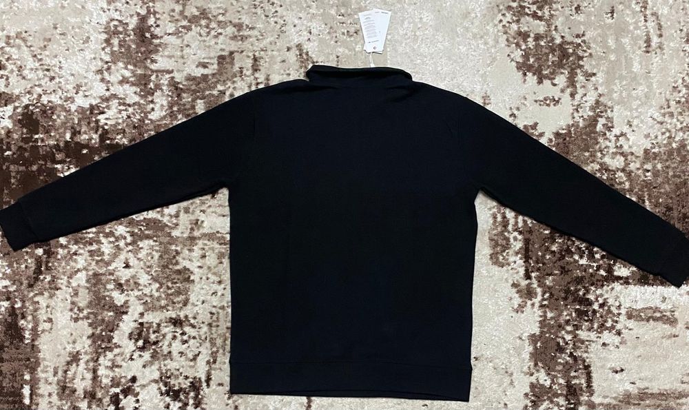 Vând bluza noua de bărbați Lacoste