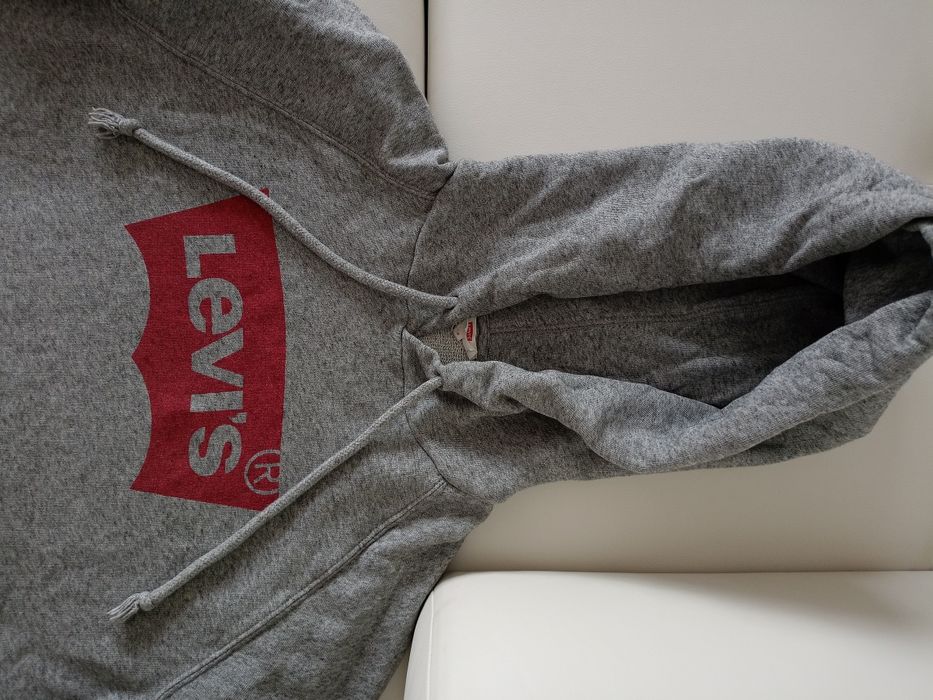 Vând hanorac Levis calitate,mărimea L,in stare perfecta.