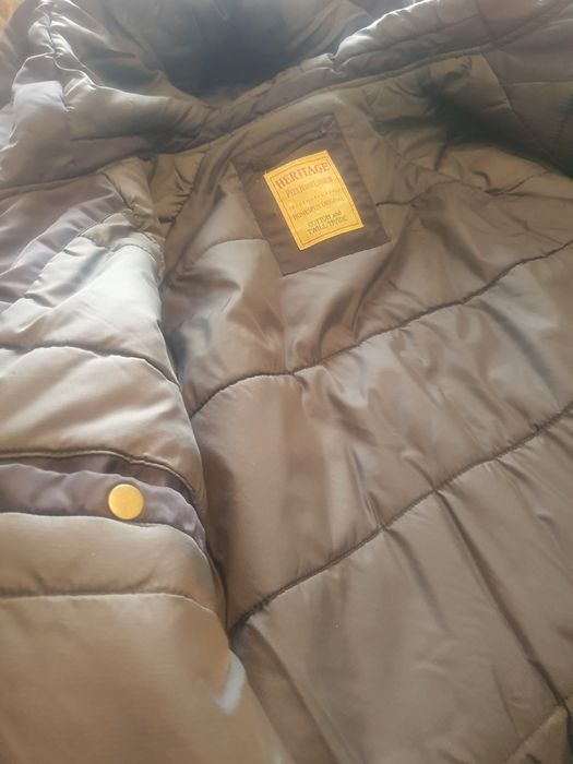 Vând gecă groasă .