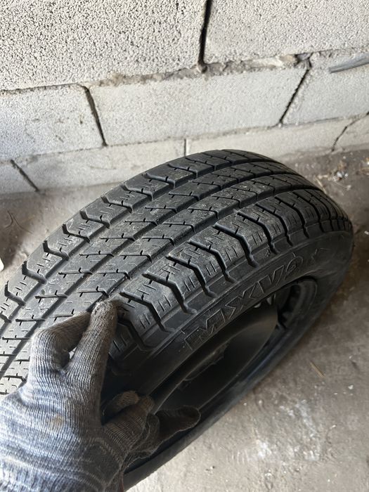 Одно колеса запаска.