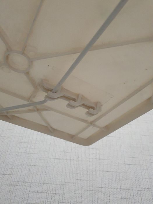 Продается столик детский пластиковый