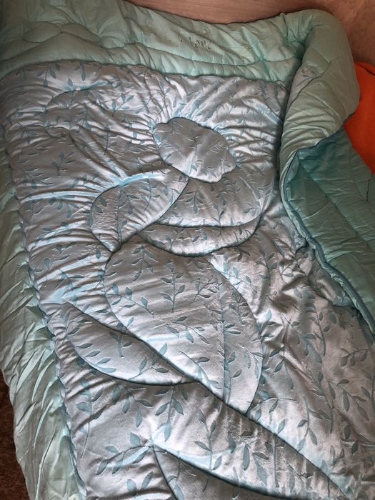 Постельное покрывало и одеало