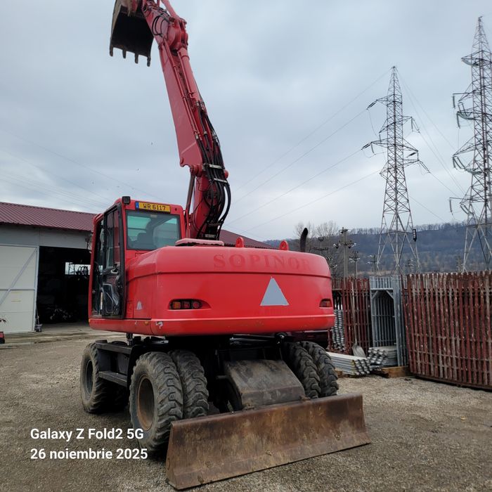 Escavator Caterpilar pe roti nu merge în parametri