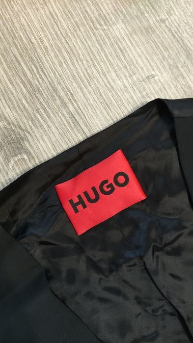 Нов HUGO size 42(uk52) мъжки елегантен елек официален