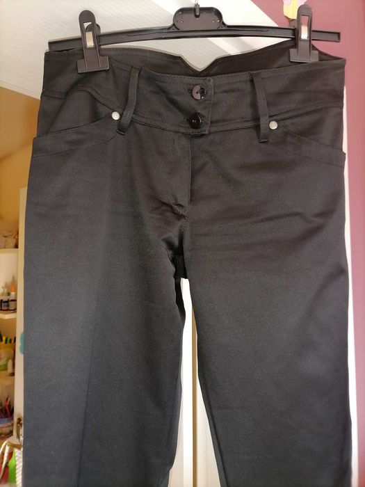 Сатенен панталон и еластичен трикотажен клин