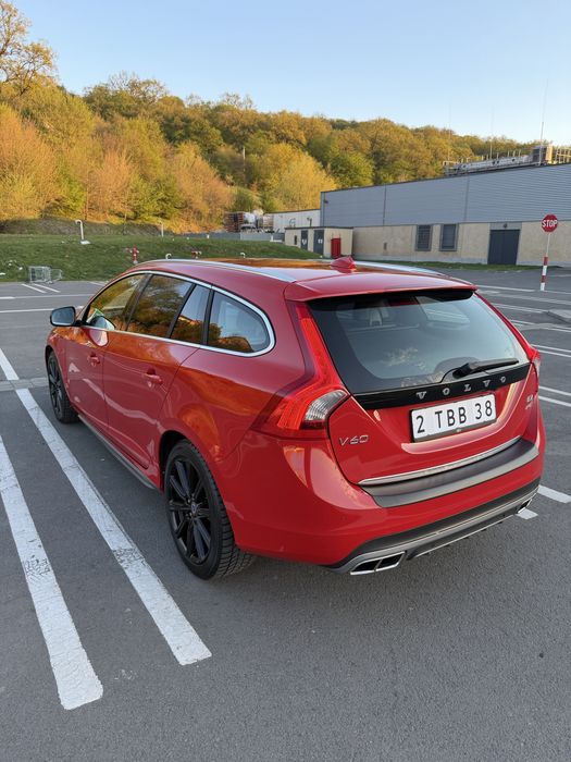 Volvo V60 Plug In Hibryd  5 Cilindrii Rosu  Trapa Webasto