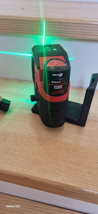 Milwaukee nivela cu linii -punct