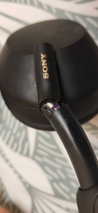 SONY WH-1000XM5 Fuctionale (de Piese) rupte pe ambele capete fuctionale 200 lei fix