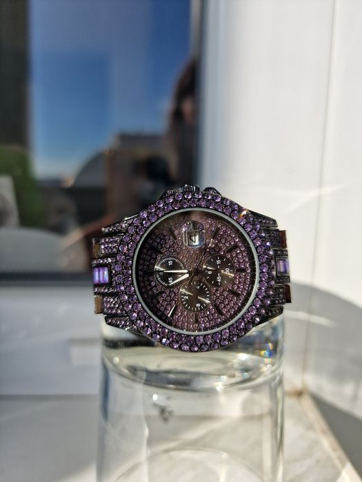 Мъжки часовник черен с лилава инкрустация