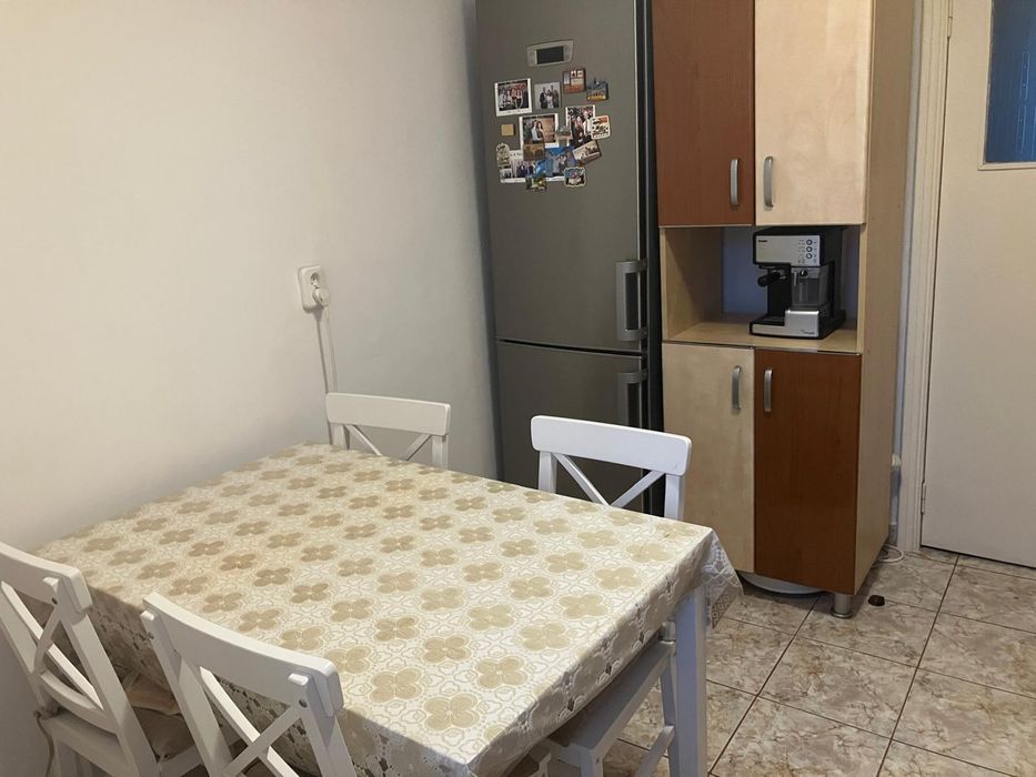 Dau spre închiriere apartament 3 camere